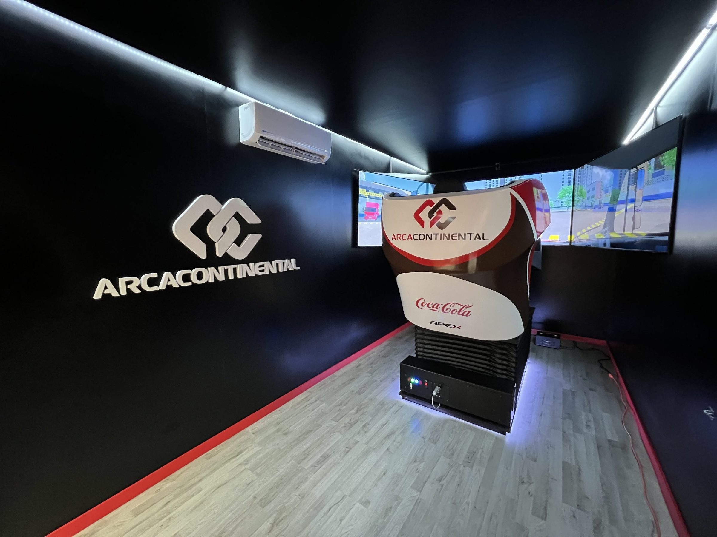Arca Continental launches a mobile training unit with simulators for its freight drivers.