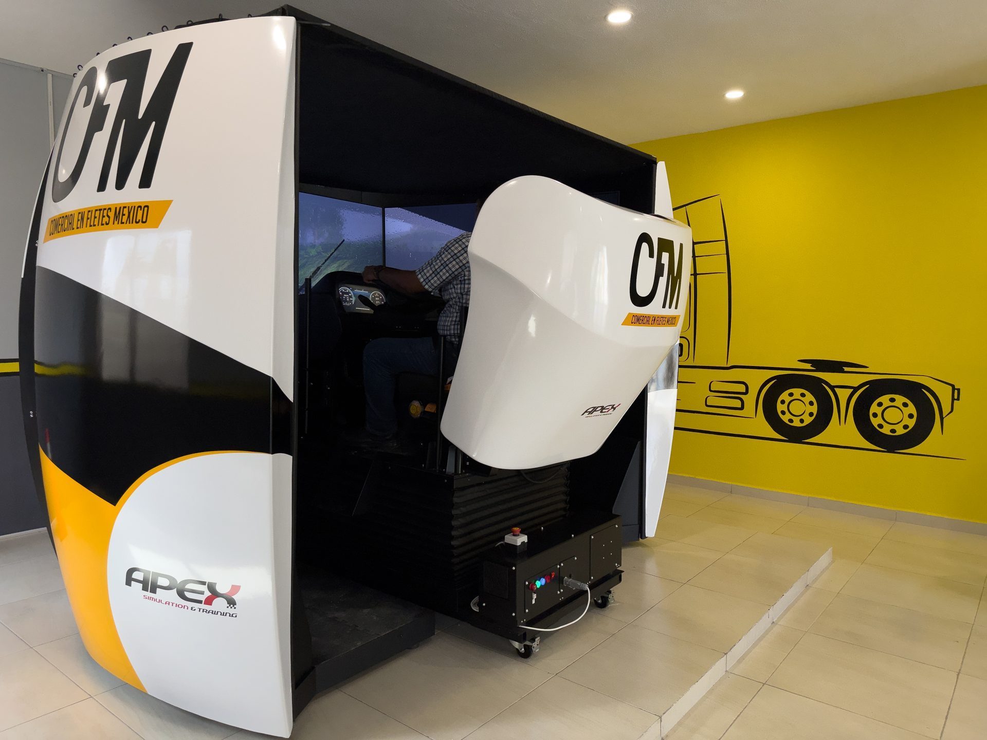 Comercial de Fletes México Adds a Heavy-Duty Truck Simulator to Professionalize Its Drivers