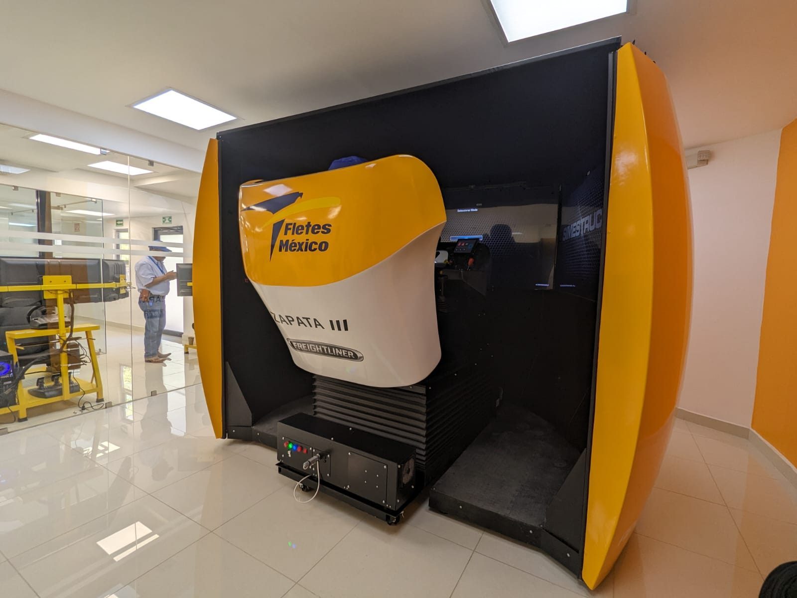 Fletes México Acquires Its First APEX Truck Driving Simulator