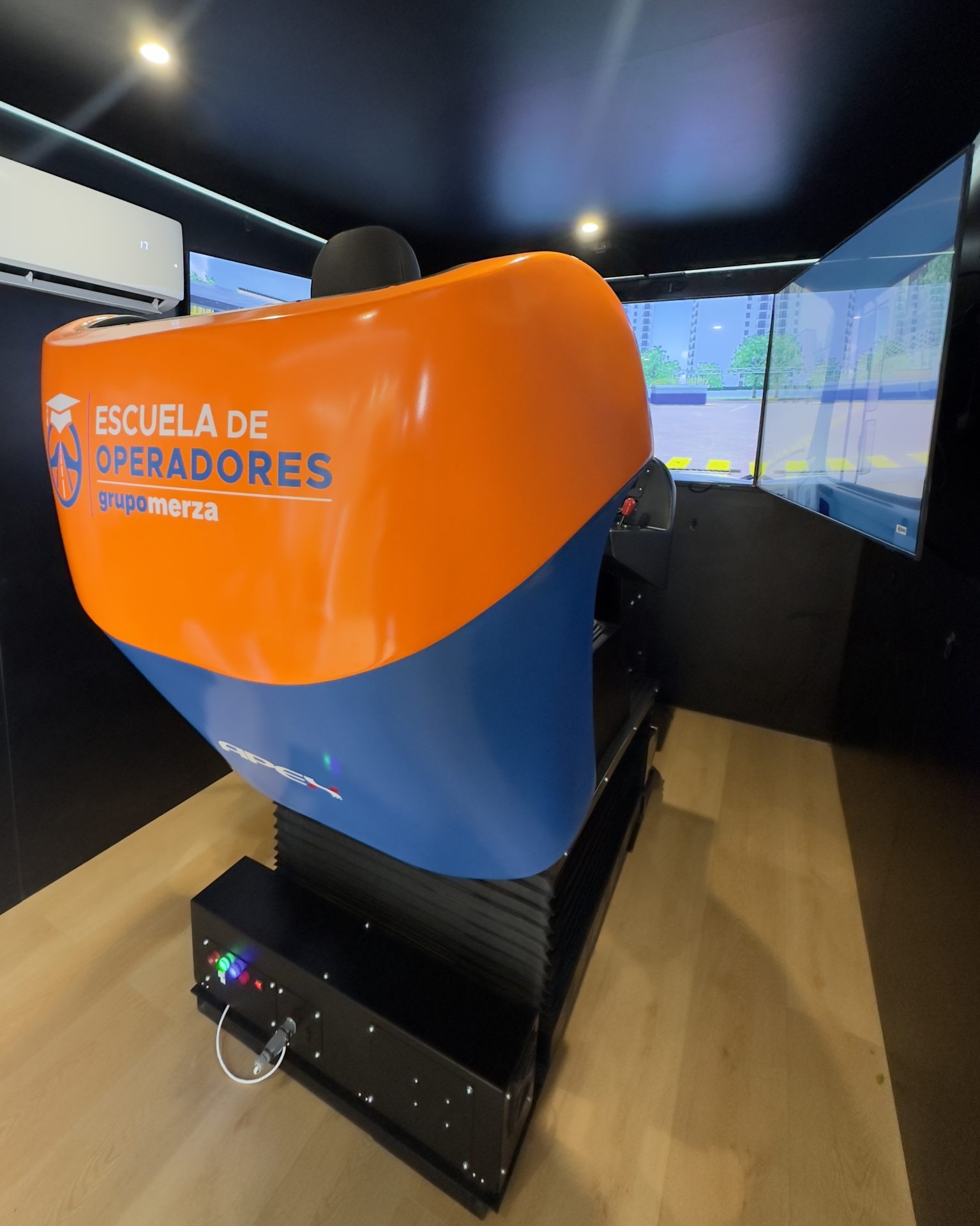 Grupo Merza Opens Its Driver School with an APEX Simulator
