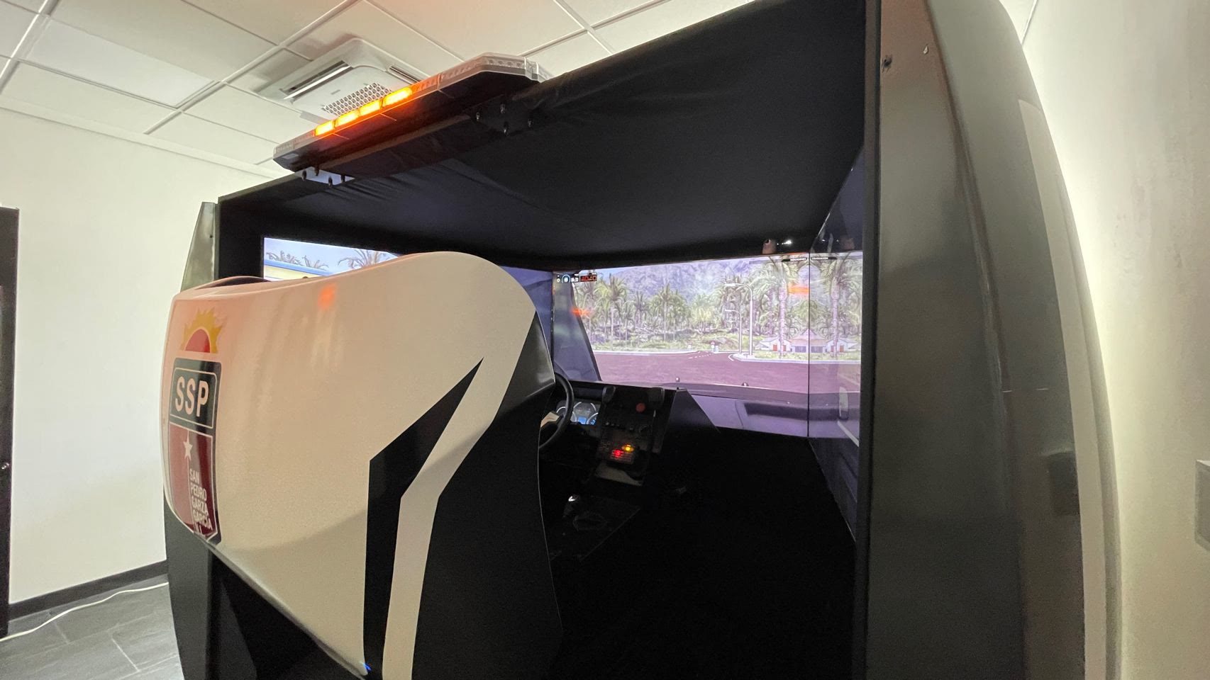 San Pedro Garza García Trains Its Police on Patrol and Motorcycle Simulators